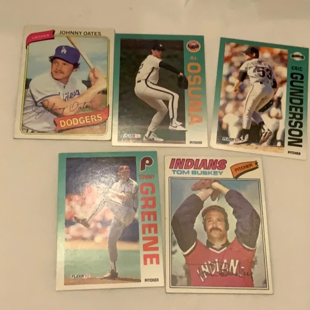 Bundle of Baseball Cards Lot 19